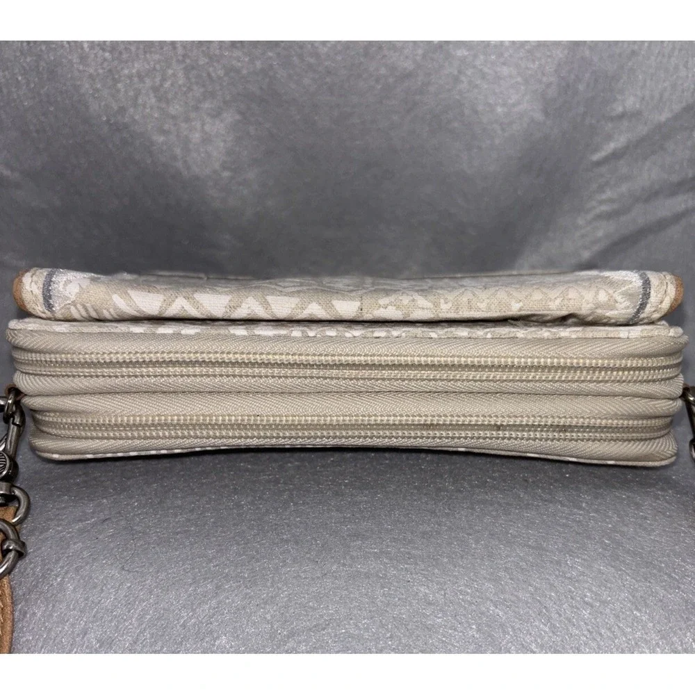 Sakroots LUNA Zip Around‎ Wallet Wristlet Crossbody Smartphone Holder Tan White